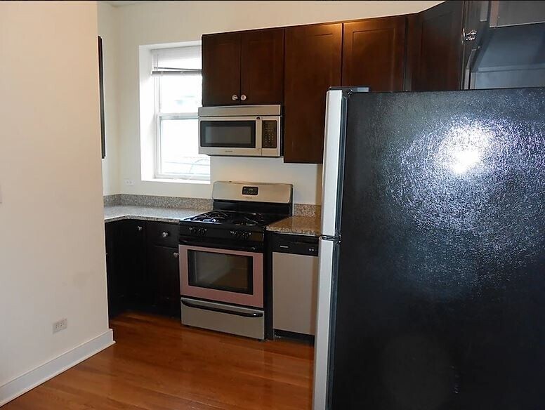 Building Photo - 850 W Fletcher St