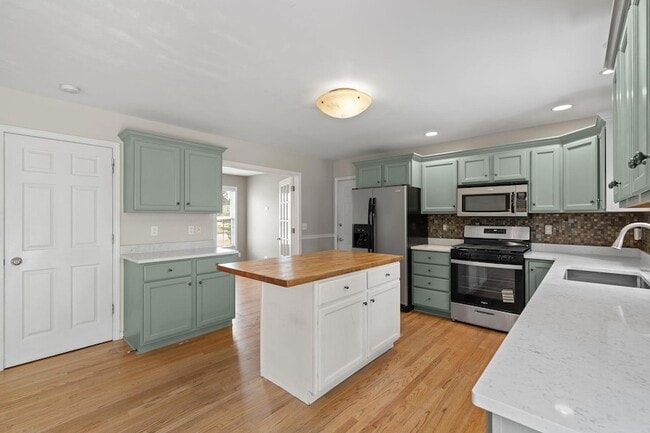 Building Photo - 406 Lakewood Dr