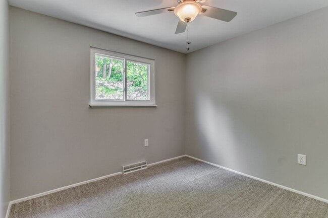Building Photo - AVAILABLE MID-OCTOBER! Gorgeous 3-bedroom ...
