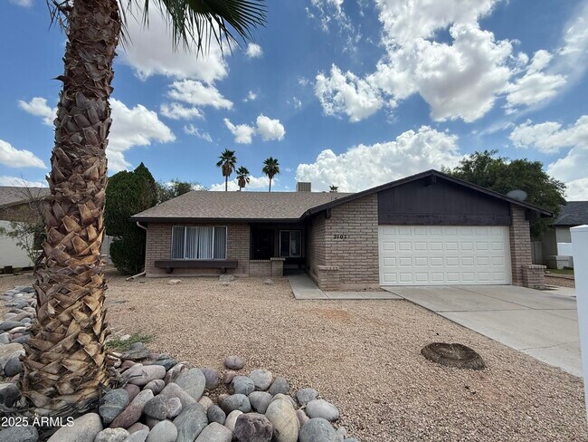 Building Photo - 2107 W El Alba Way