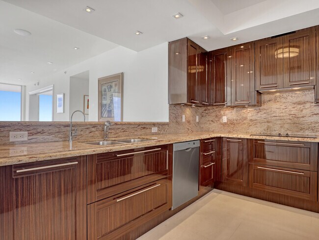 Building Photo - 2700 N Ocean Dr