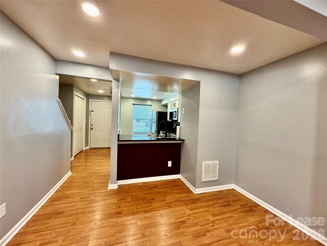 Building Photo - 9604 Vinca Cir