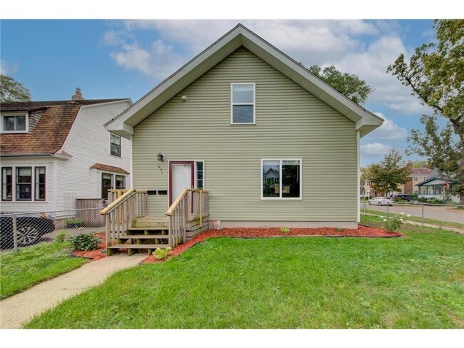 Building Photo - 1 Bedroom 1 Bath plus Den/Home Office Blocks from Bde Maka Ska