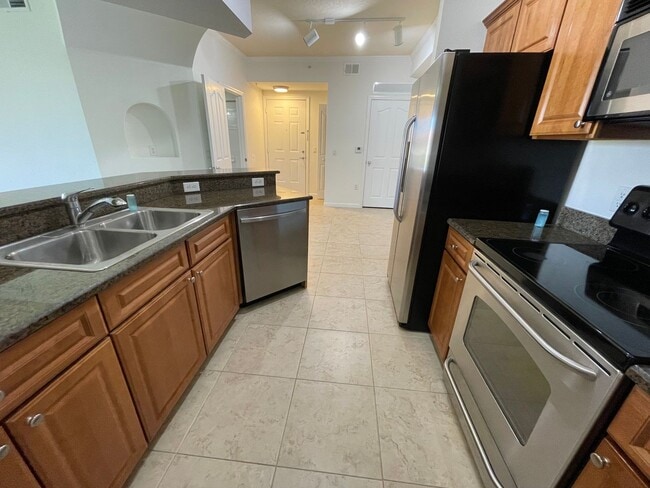 Building Photo - ANNUAL RENTAL - POSITANO PLACE-1 BED/1 BATH WITH LAKE VIEW AND NEW APPLIANCES!