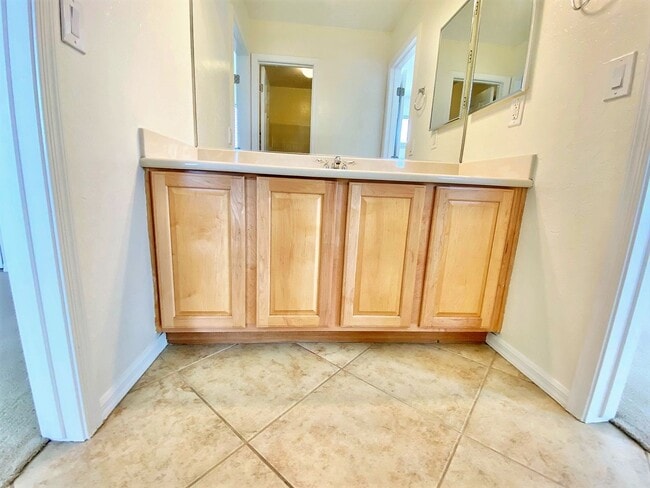 Building Photo - BEAUTIFUL 3 BEDROOM HOME WITH LOFT LOCATED...