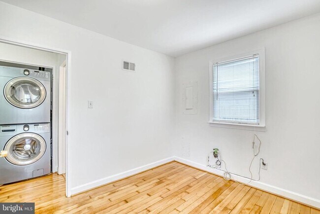 Building Photo - 5608 Tremont Dr