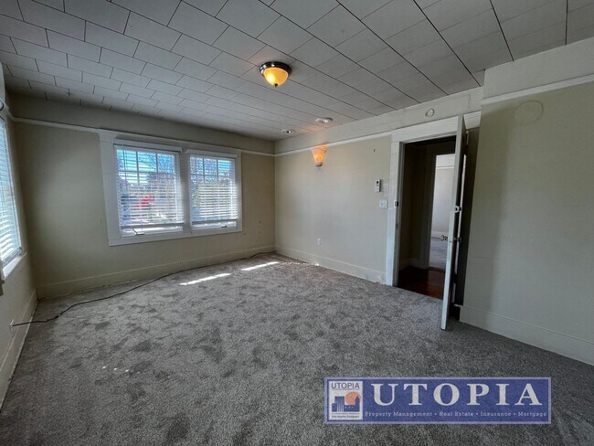 Building Photo - Charming 3 bedroom, 2 bathroom home in the...