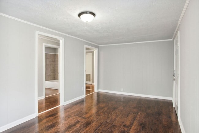 Building Photo - Large 2BR/2BA Eastside Savannah House For Rent