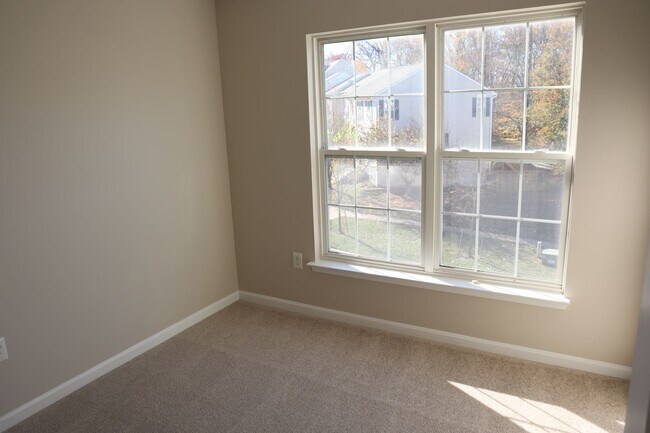 Building Photo - Exquisite Renovated Townhome in Germantown Estates