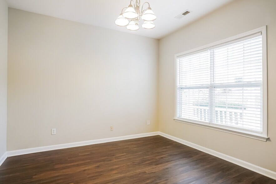 Building Photo - 320 Jewel Haven Way