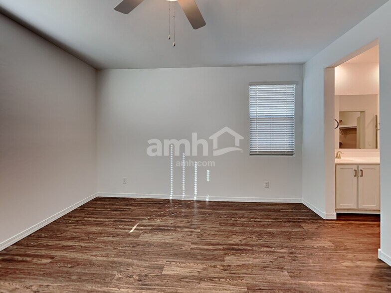 Building Photo - 881 S 150th Dr