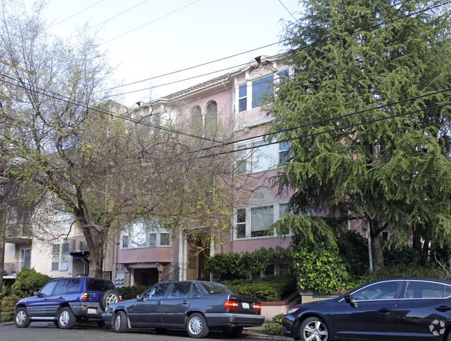 Building Photo - 370 Belmont St