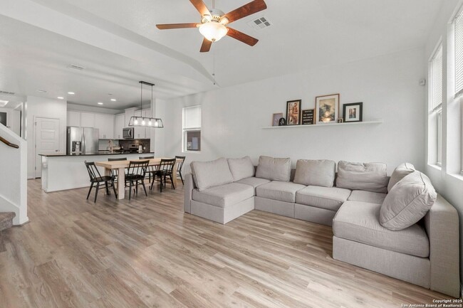 Building Photo - 4 Bedroom/2.5 Bathroom Tribute Ranch Subdi...