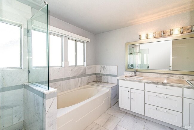 Building Photo - 23 Baypoint Dr