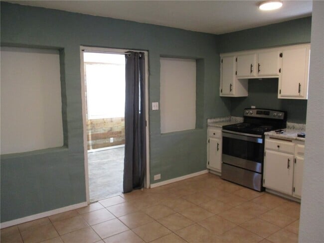 Building Photo - 10057 Driftwood Cir