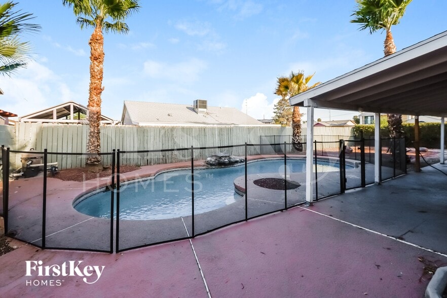 Building Photo - 5642 Clydesdale St