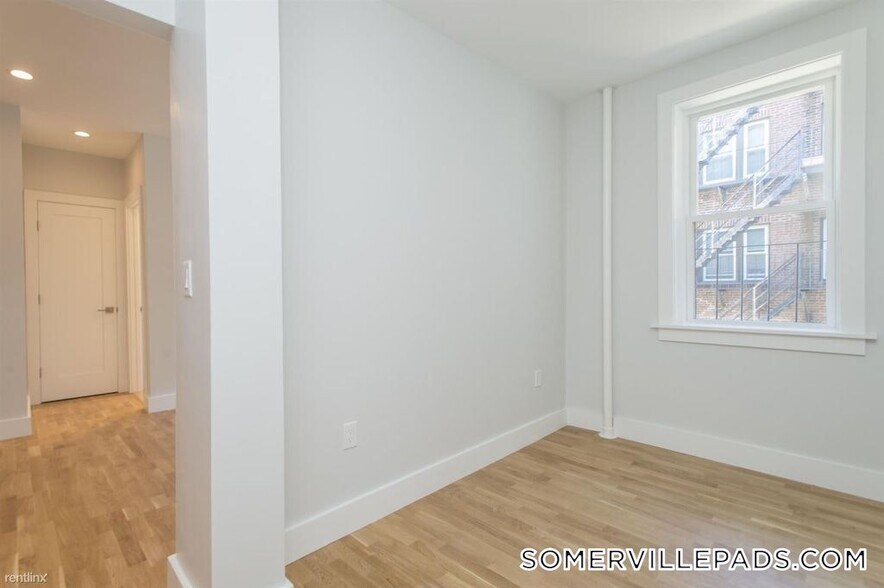 Building Photo - 136 Highland Ave