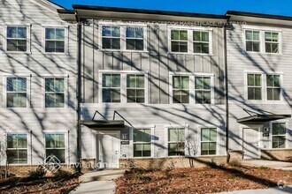 Building Photo - 8033 Roest Ln