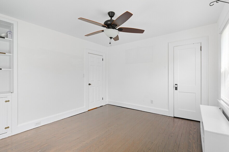 Building Photo - 115 Billian St