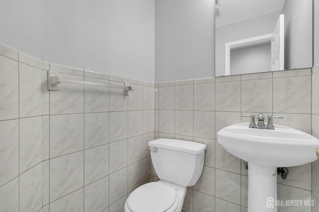 Building Photo - 129 Ademics Way