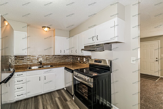 Building Photo - 8506 Crystal Ave