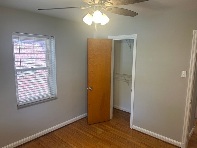 Building Photo - Lovely refreshed Southhampton home