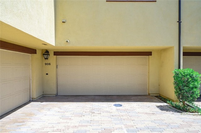 Building Photo - 906 El Paseo