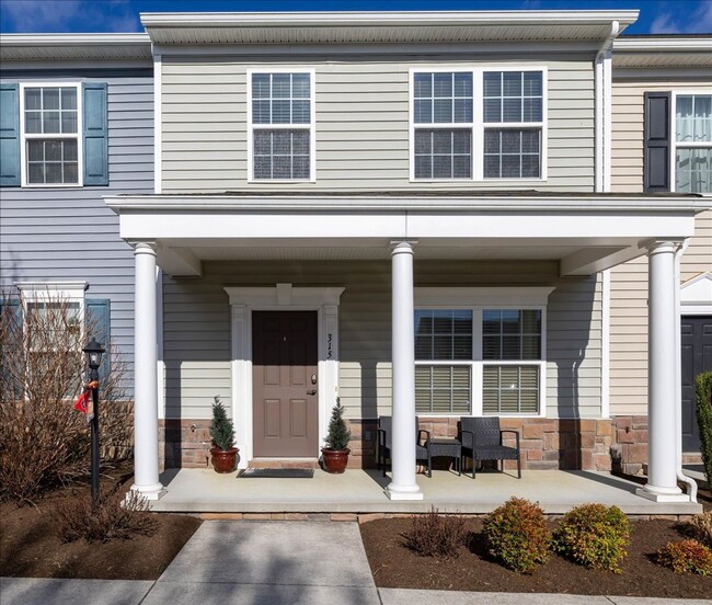 Building Photo - Charming Townhouse in Christiansburg