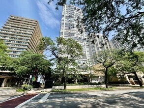 Building Photo - Bright, Spacious 2BR/2BA in Edgewater Beach!