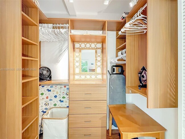 Building Photo - 1419 NE 4th Ct