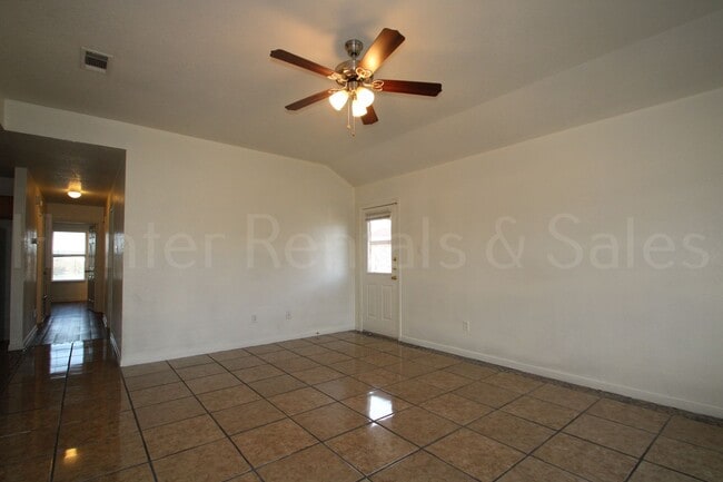 Building Photo - New Fence!