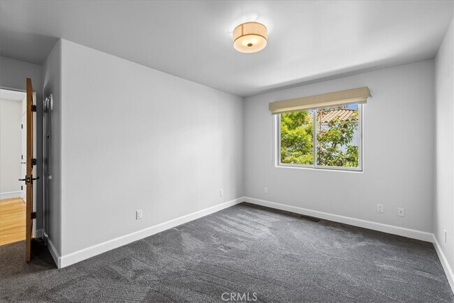 Building Photo - 1126 Laurel Ave