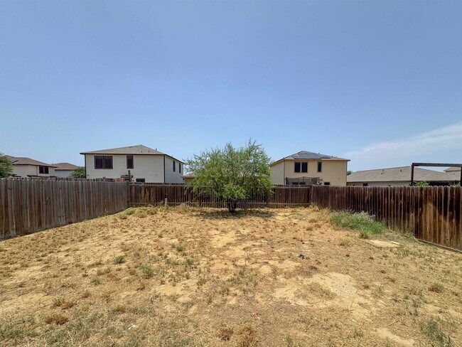 Building Photo - 4426 Gloria Dr