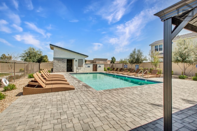 Building Photo - 3Bed/2.5Bath Beautifully Furnished or Unfurnished Home in Goodyear! -- MODERN FINISHES!