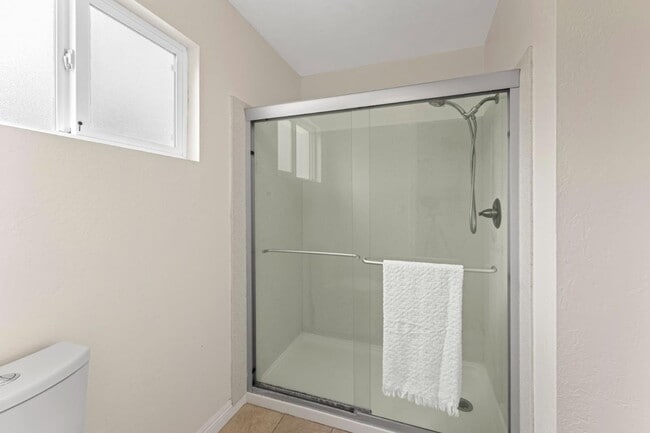 Building Photo - 464 Edelweiss Dr