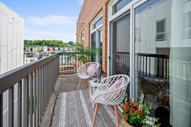 Building Photo - 1905 N Water St