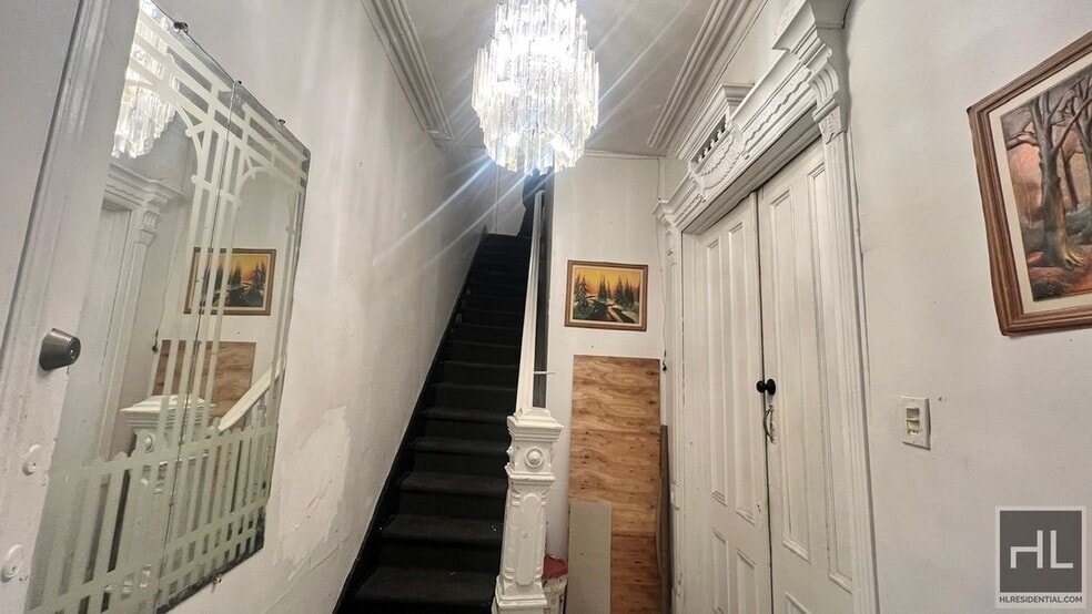 Building Photo - 444 Halsey St