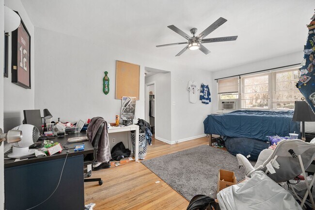 Building Photo - 949 SW 13th St