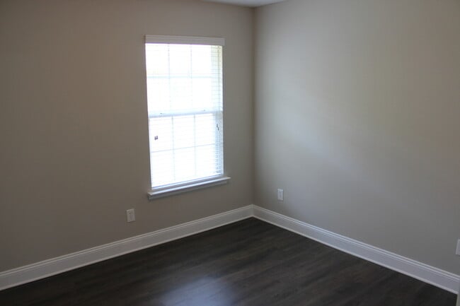 Building Photo - 271 Shadow Ct SW