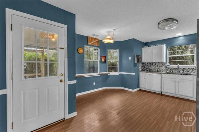 Building Photo - 138 Penn Station