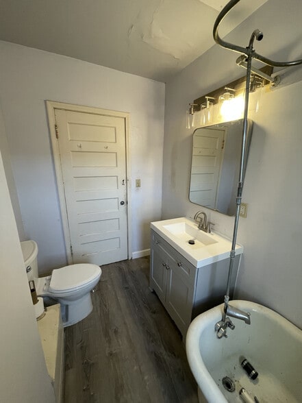 Recently Renovated Bathroom (there are 2 bathrooms total) - 2529 Pleasant Ave
