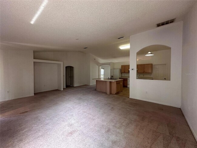 Building Photo - 33 Rybark Ln