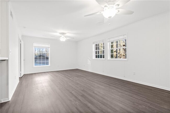 Building Photo - 2713 Briarlake Rd NE