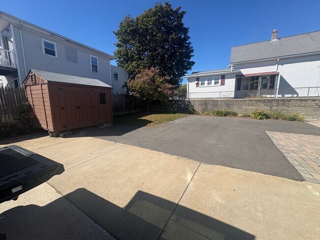 Building Photo - 4-6 Oliver Ct