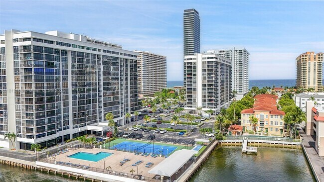 Building Photo - 2049 S Ocean Dr