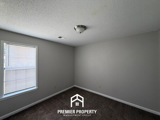 Building Photo - Charming 3BR/2BA Bartlett Area Home | Brick Fireplace & Bay Window