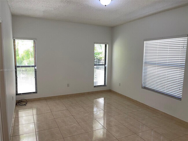 Building Photo - 401 Majorca Ave