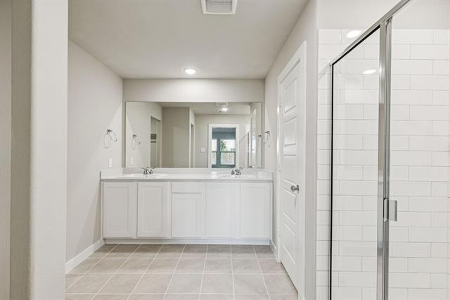 Building Photo - 729 Poppy Ln