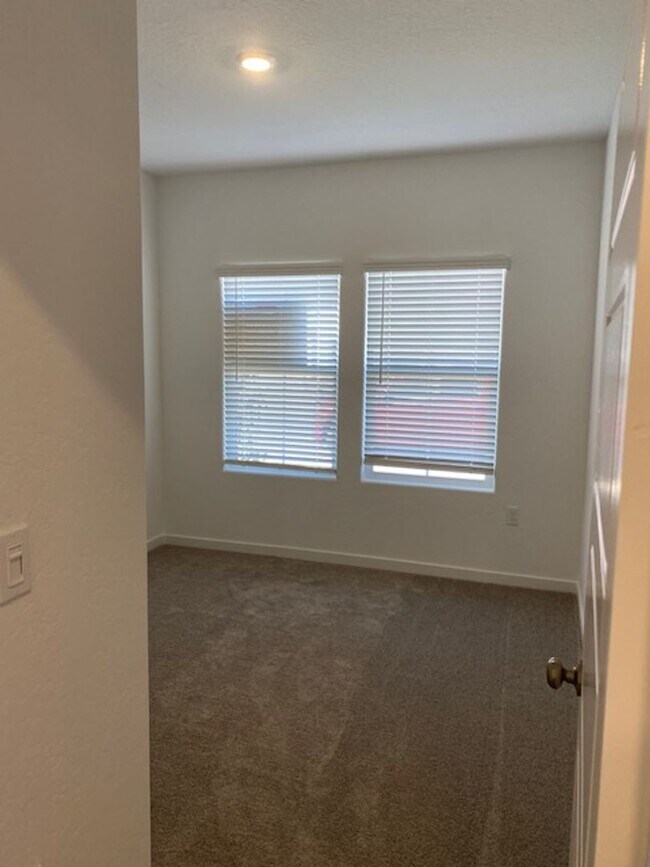 Building Photo - Beautiful 4BR Single-Level Home in Madera’s New Community!