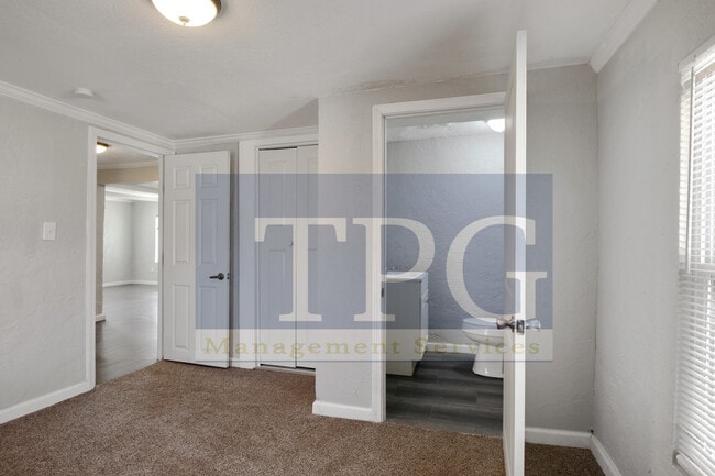 Building Photo - 6609 Richmond Ave